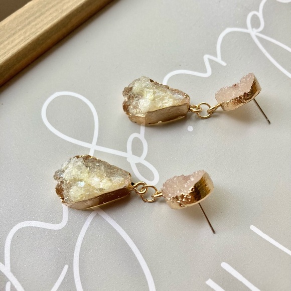Champagne Gold Irregular Cluster Resin Earrings - Picture 5 of 6